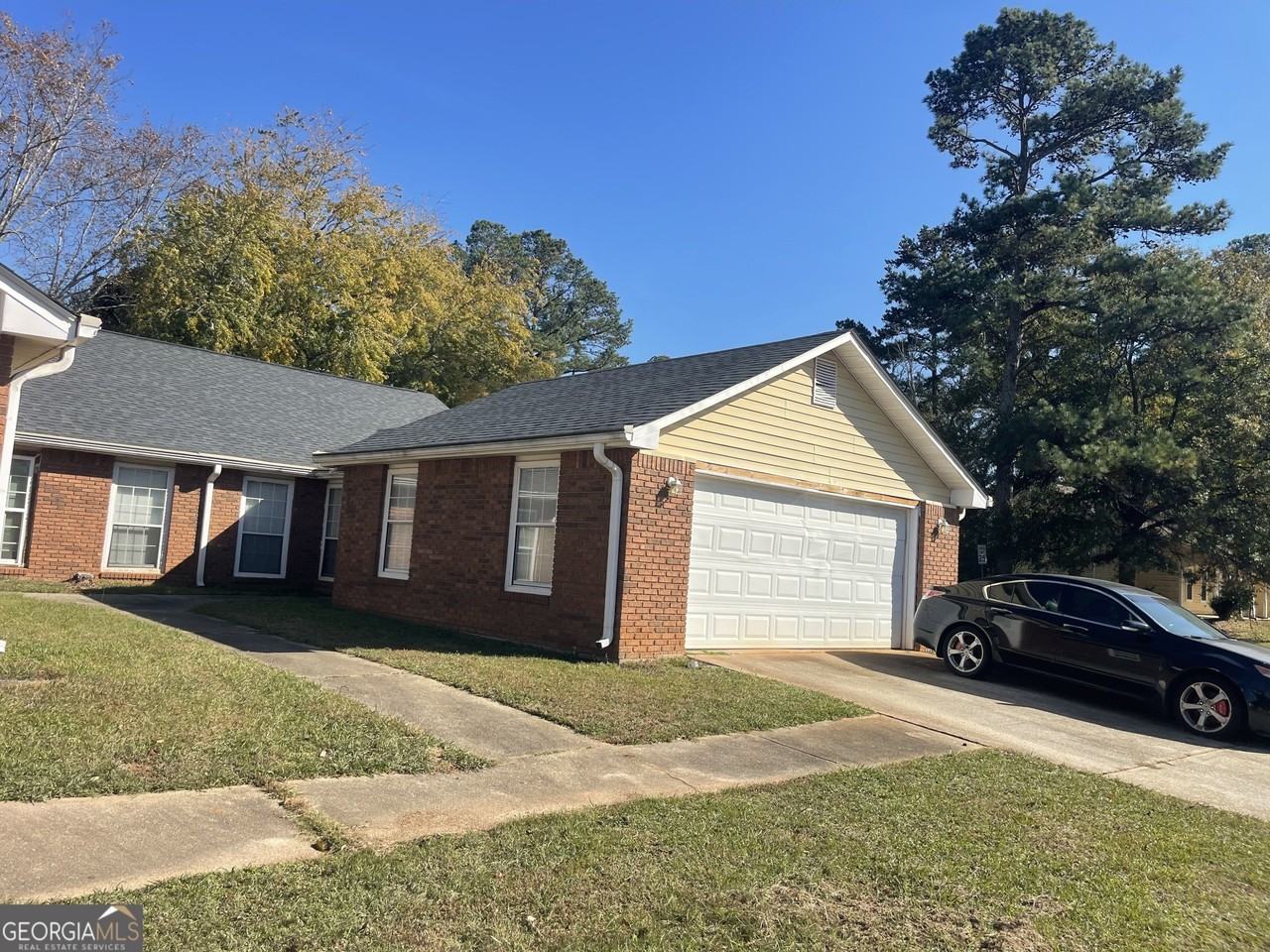 2611 Country Trace Southeast #B - Photo 3 of 29