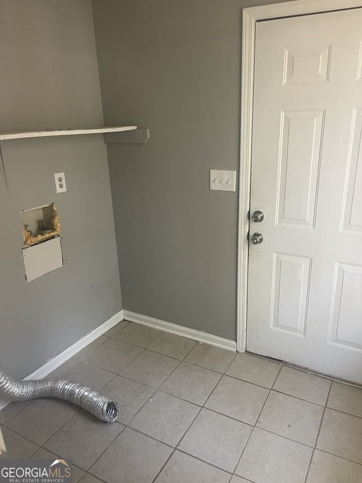 2611 Country Trace Southeast #B - Photo 7 of 29