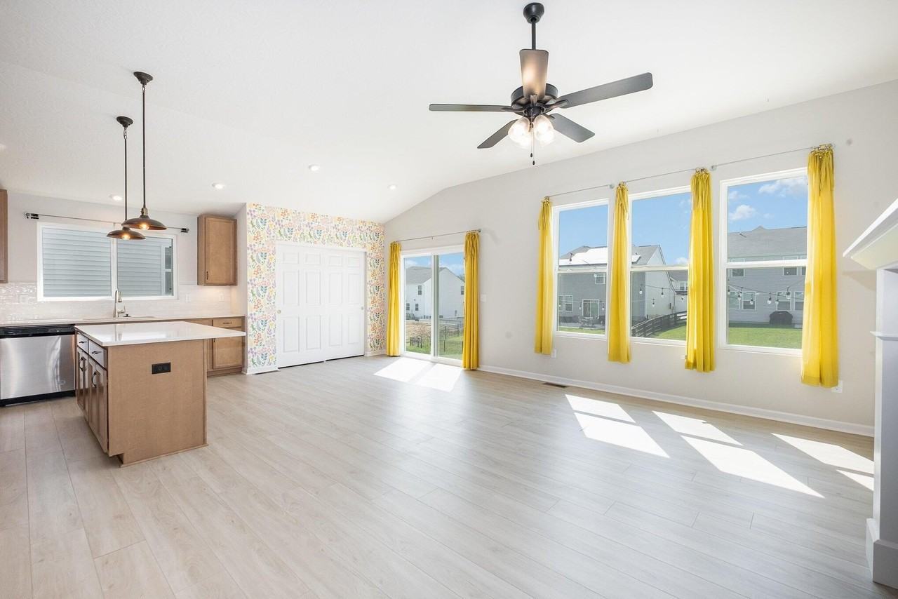 11035 Woodmont Way - Photo 6 of 25