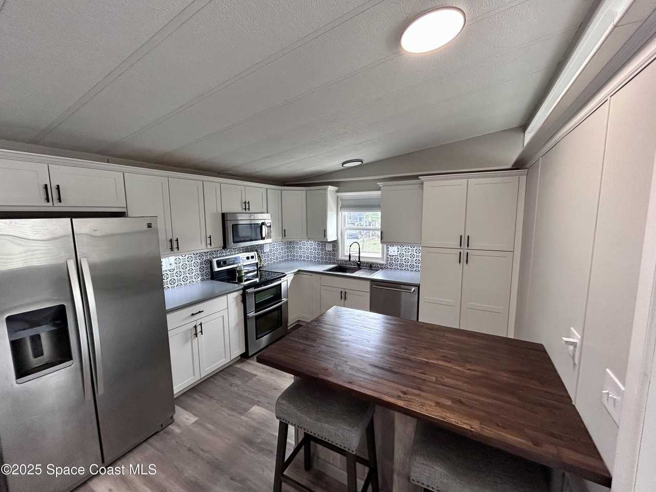 4407 Twin Lakes Dr - Photo 3 of 12