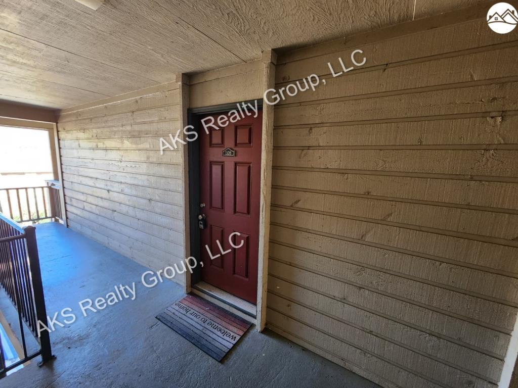 1108 Chapel Creek Dr - Photo 2 of 19