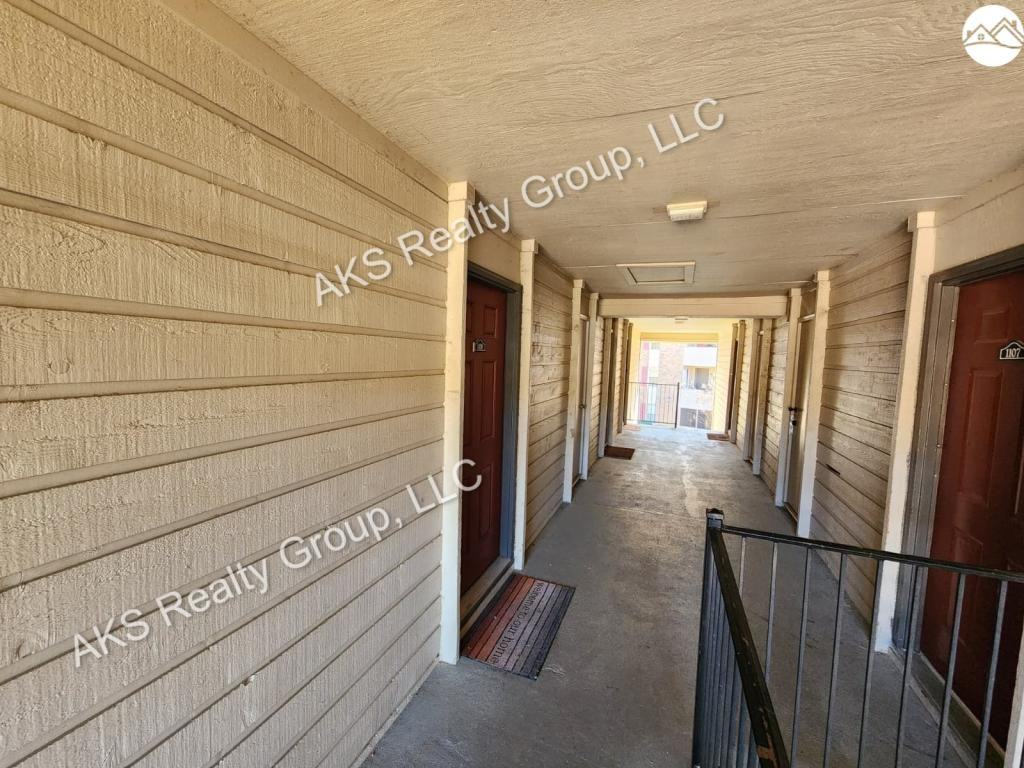 1108 Chapel Creek Dr - Photo 3 of 19