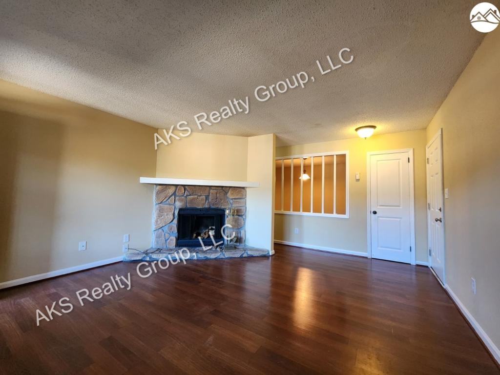 1108 Chapel Creek Dr - Photo 5 of 19