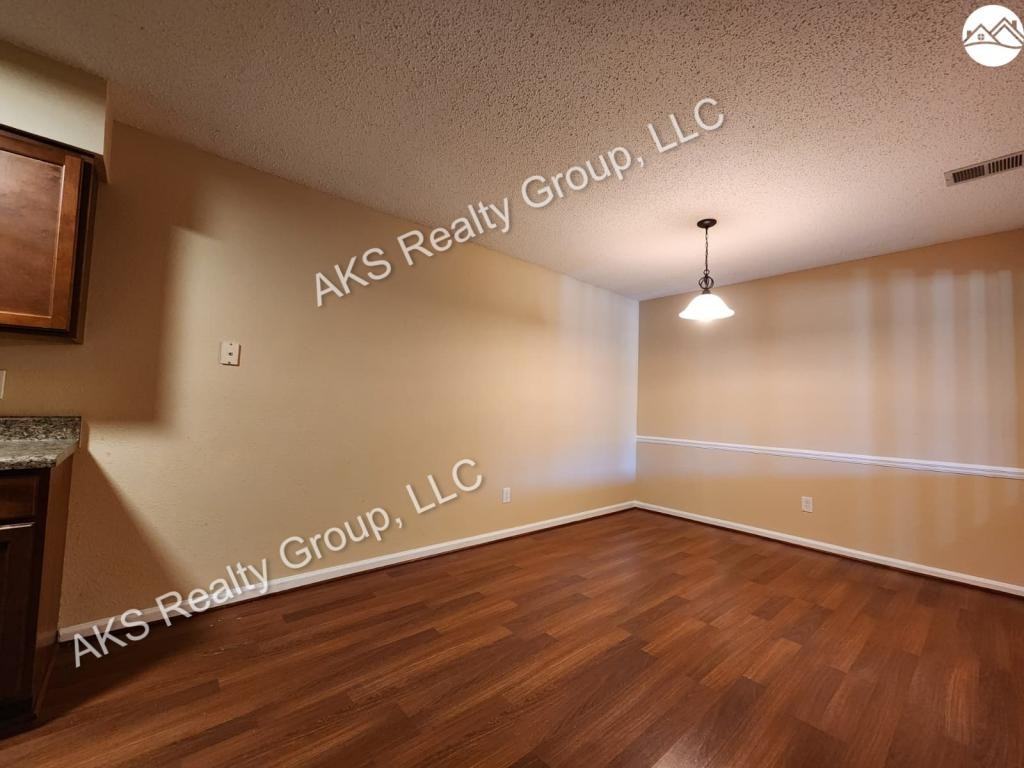 1108 Chapel Creek Dr - Photo 6 of 19