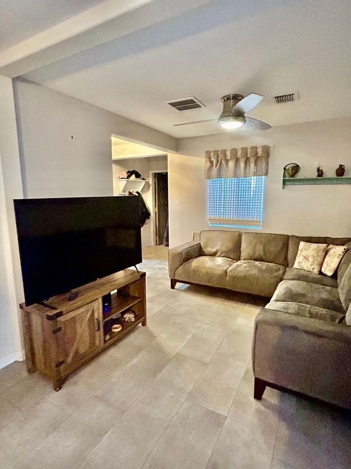 13407 East 55th Street - Photo 5 of 11