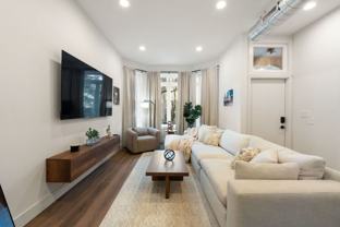 1543 North Claremont Avenue - Photo 1 of 1