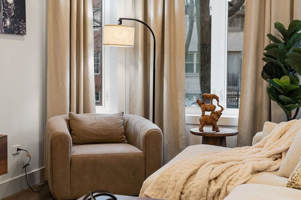 1543 N Claremont Ave #1244947P - Photo 4 of 46