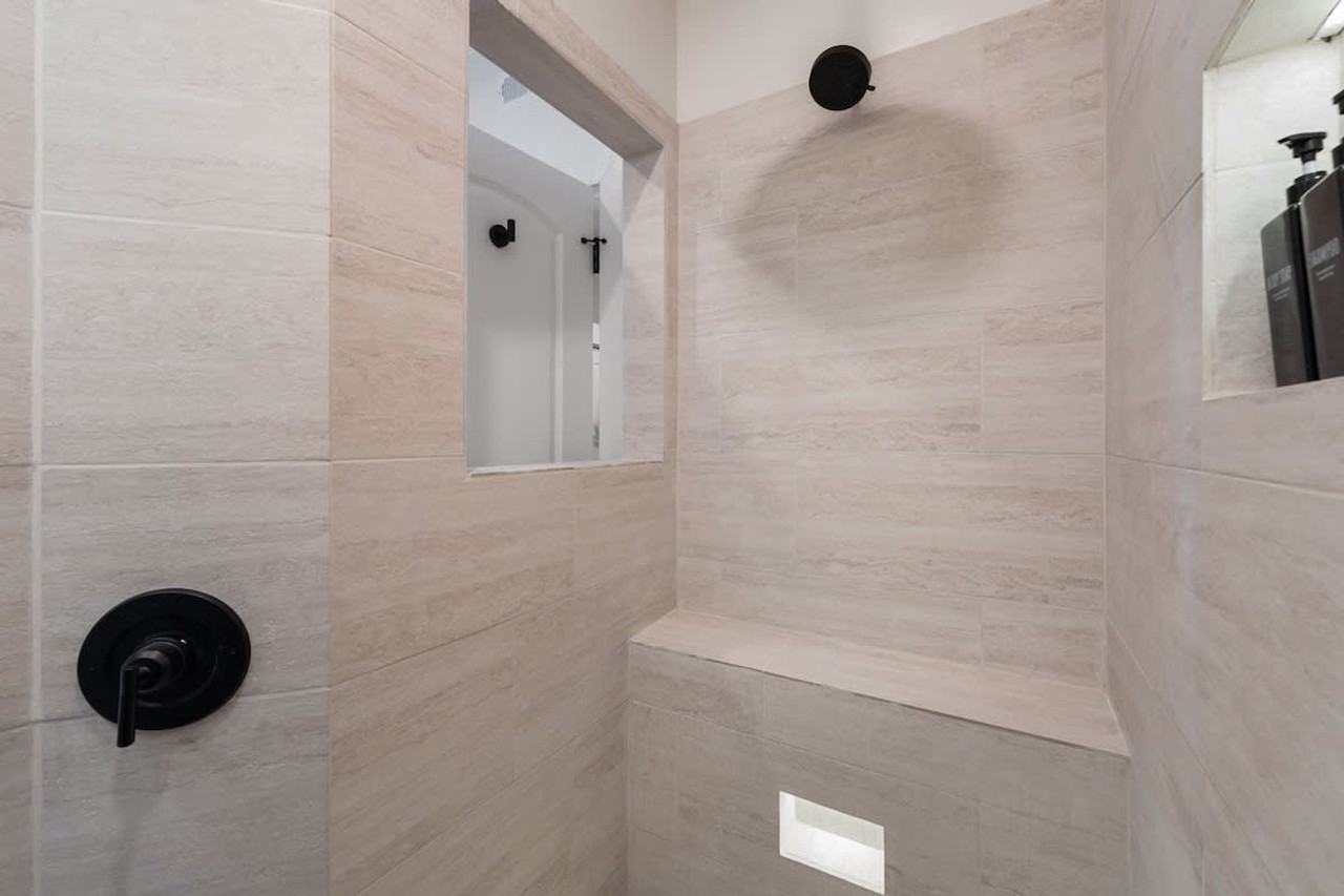 1543 N Claremont Ave #1244947P - Photo 6 of 46