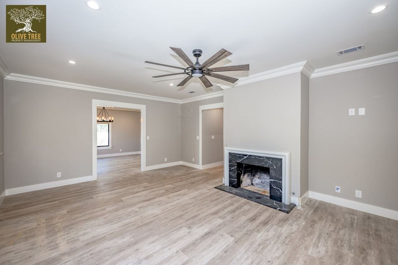 Marengo - Photo 4 of 33