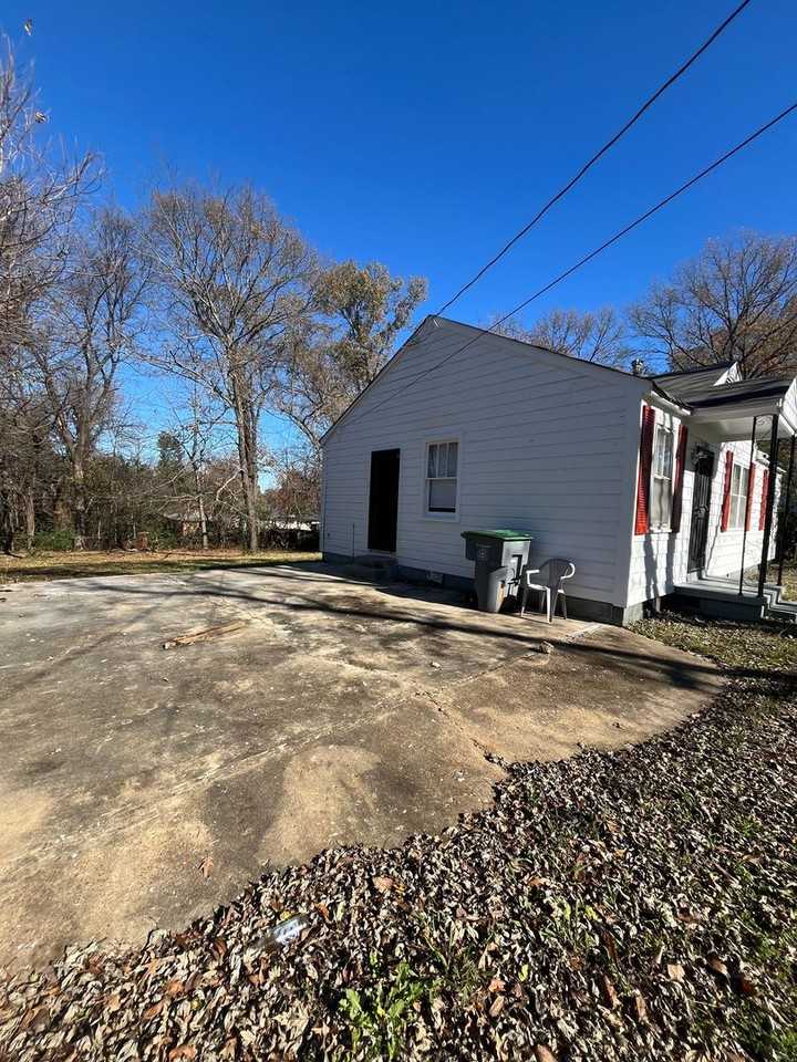 2206 Hillside Ave - Photo 2 of 13