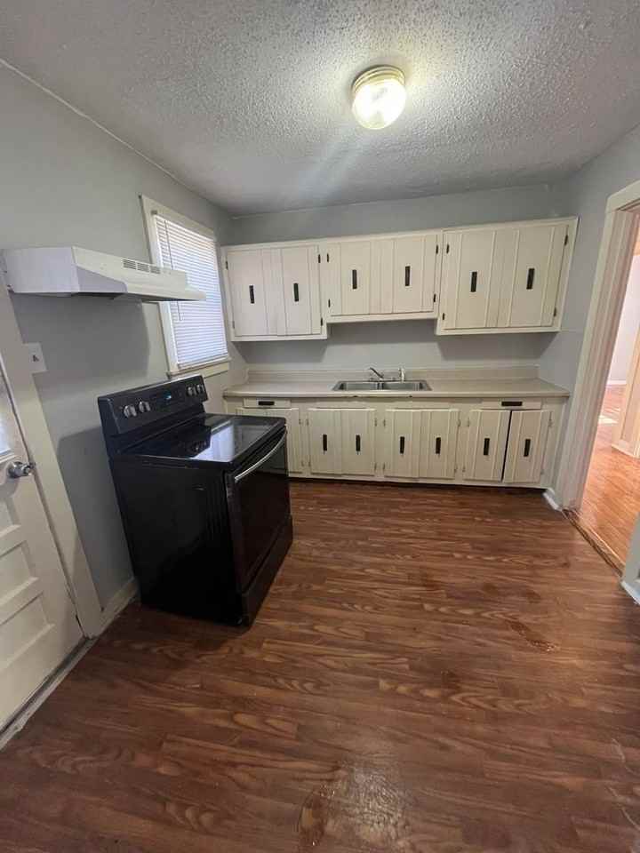 2206 Hillside Ave - Photo 5 of 13