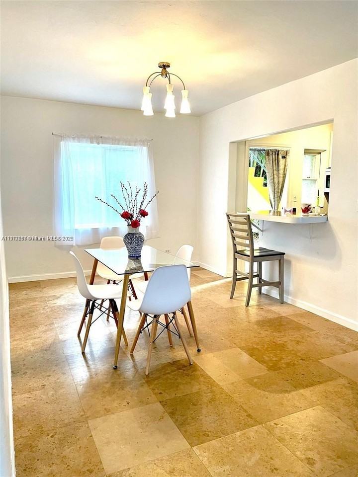 717 Northeast 16th Avenue #717A - Photo 4 of 14