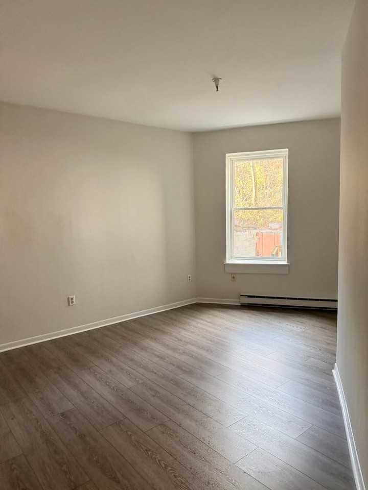 11 Broadway - Photo 5 of 14