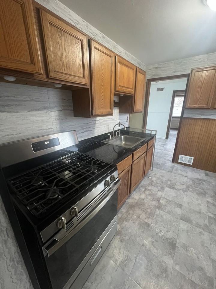 8628 Chapp Avenue - Photo 3 of 12