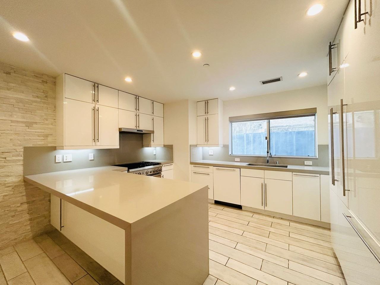 947 4th Street - Photo 5 of 13