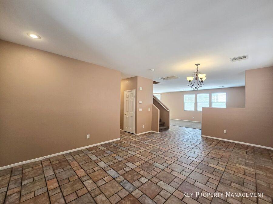 10865 Wallflower Avenue - Photo 3 of 40