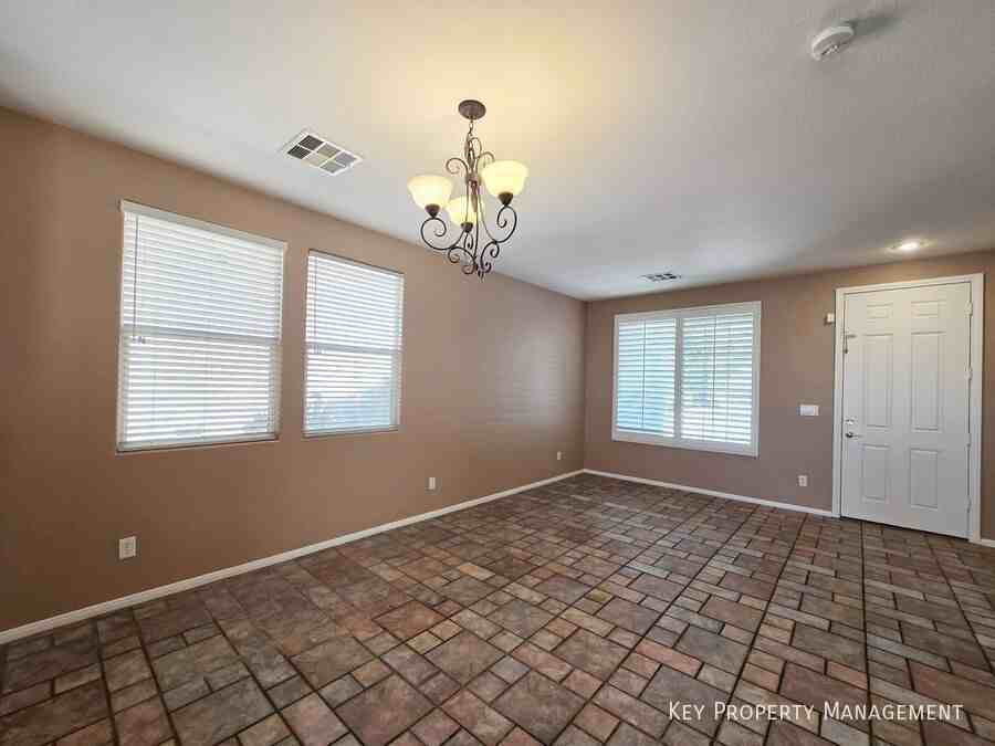 10865 Wallflower Avenue - Photo 4 of 40