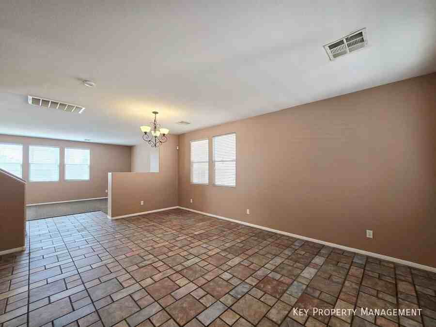 10865 Wallflower Avenue - Photo 5 of 40