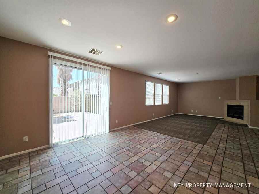 10865 Wallflower Avenue - Photo 6 of 40