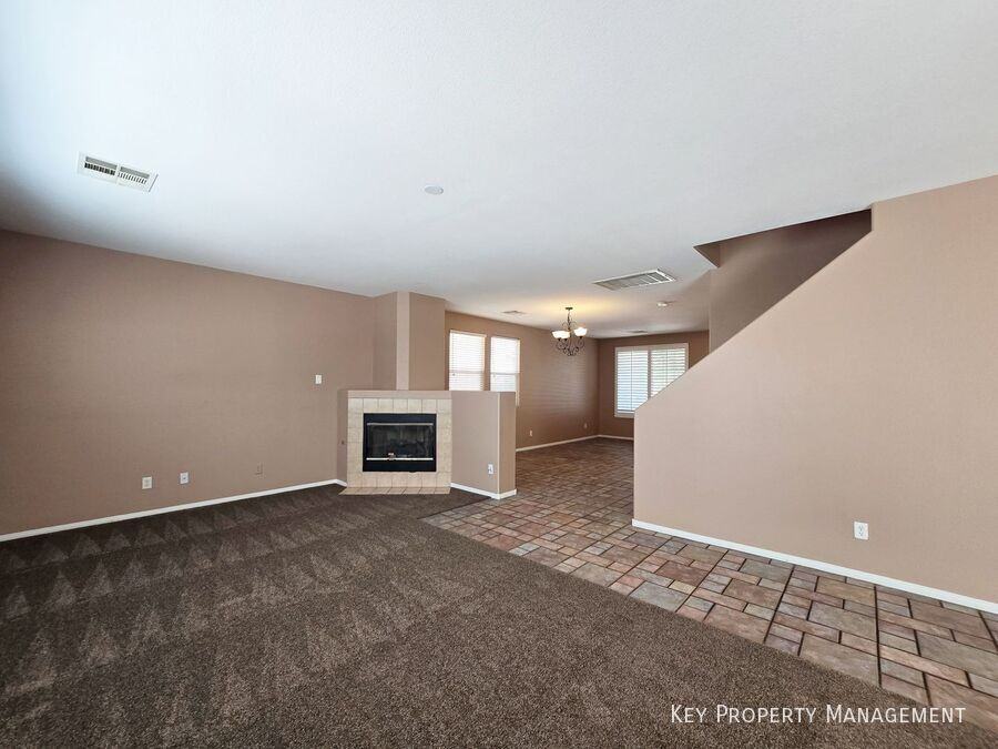 10865 Wallflower Avenue - Photo 7 of 40