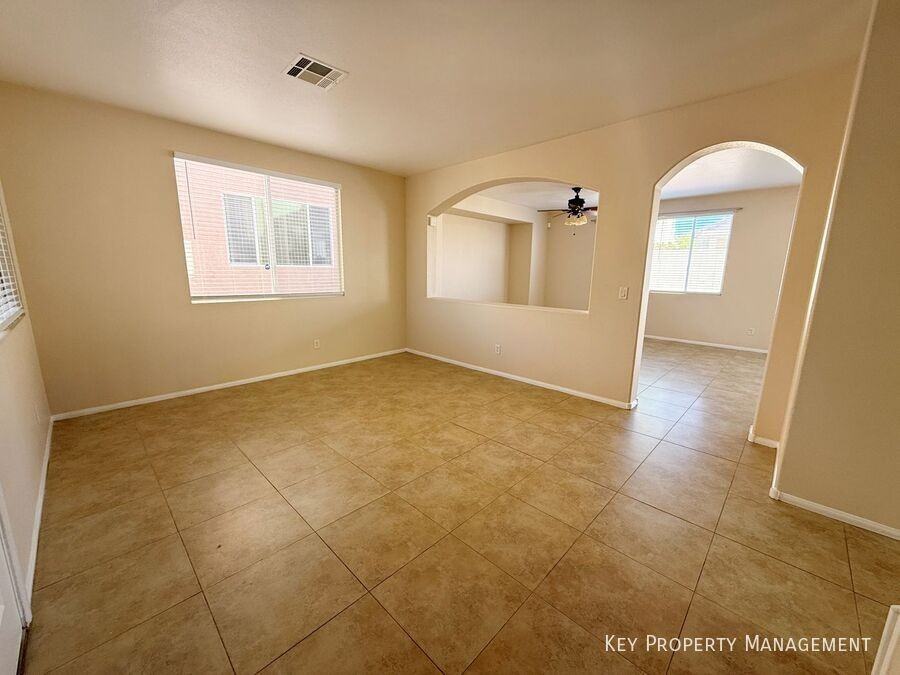 9950 Shadow Grove Avenue - Photo 4 of 37