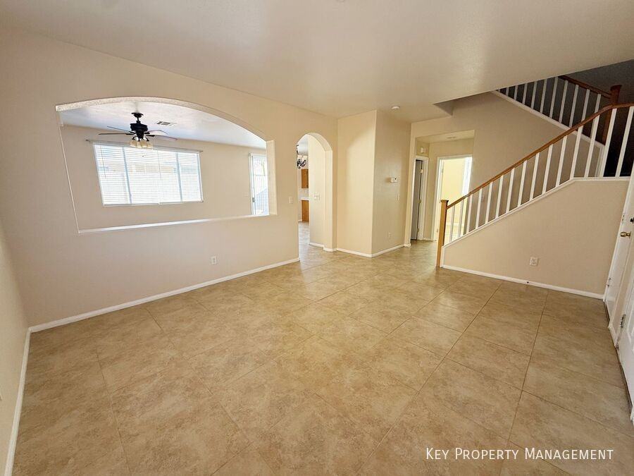 9950 Shadow Grove Avenue - Photo 5 of 37