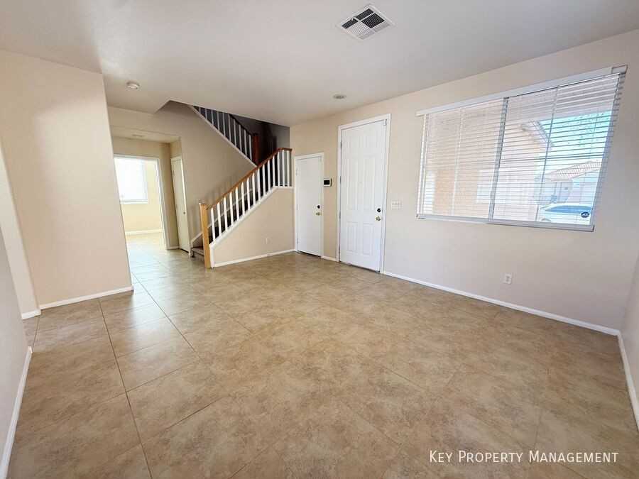 9950 Shadow Grove Avenue - Photo 6 of 37