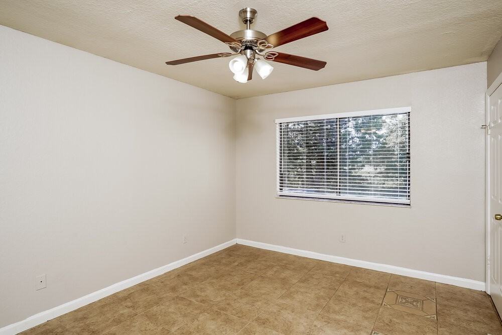 1622 Se Collette Ct - Photo 5 of 15