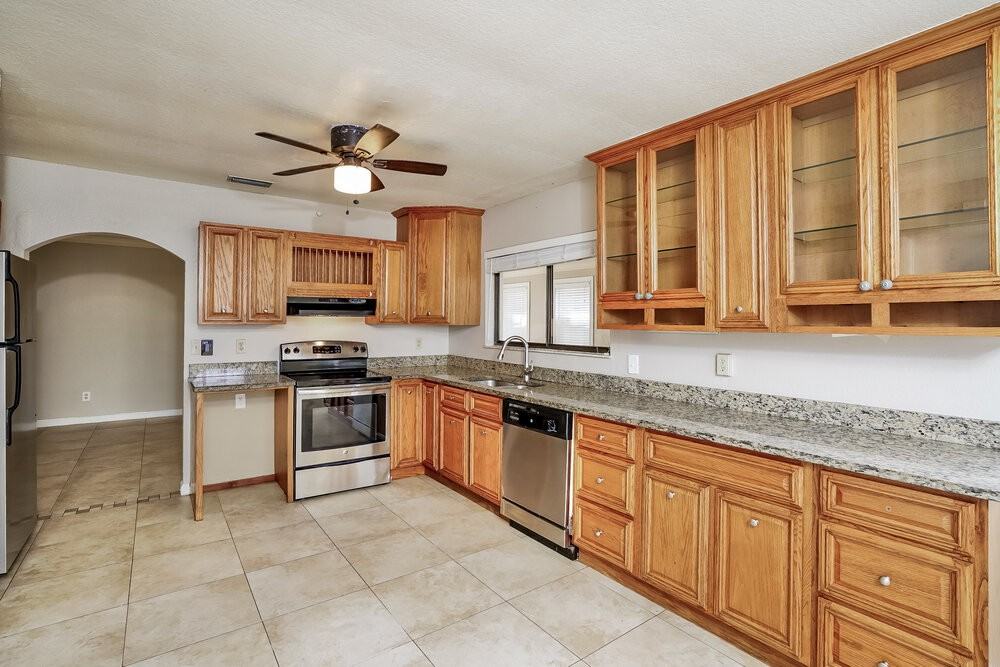 1622 Se Collette Ct - Photo 6 of 15