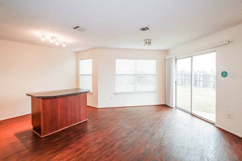 9936 Sparrow Hawk Ln - Photo 6 of 17