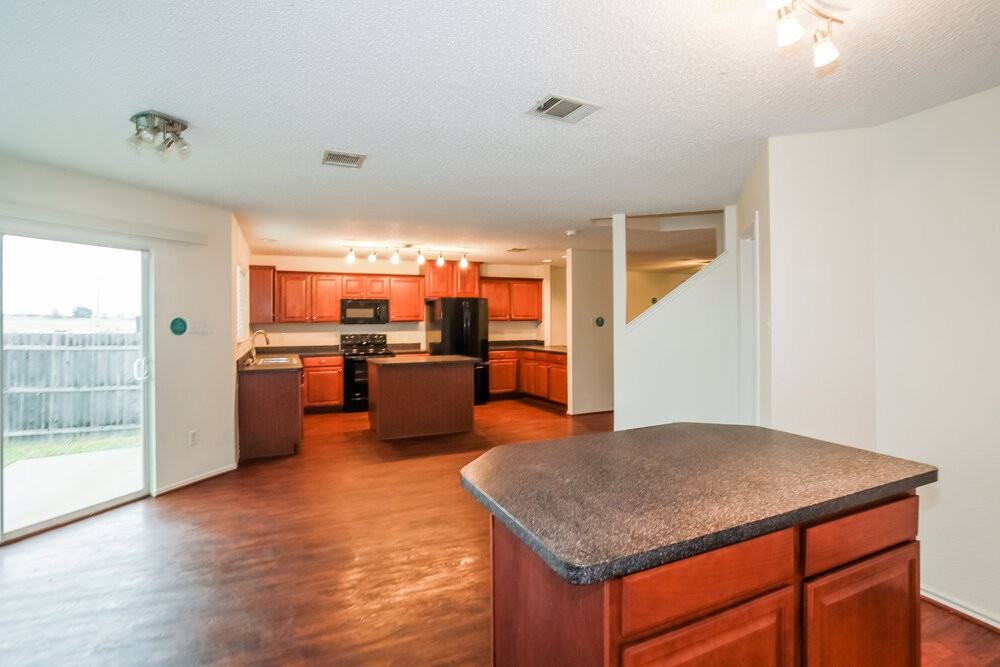 9936 Sparrow Hawk Ln - Photo 7 of 17