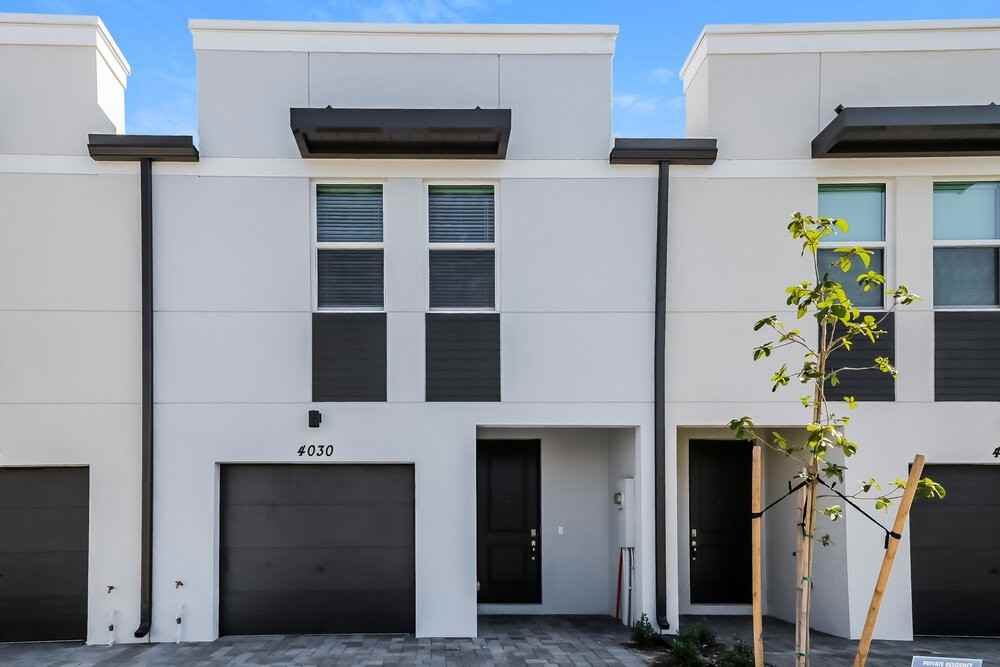 4030 Hot Springs Ave - Photo 4 of 17