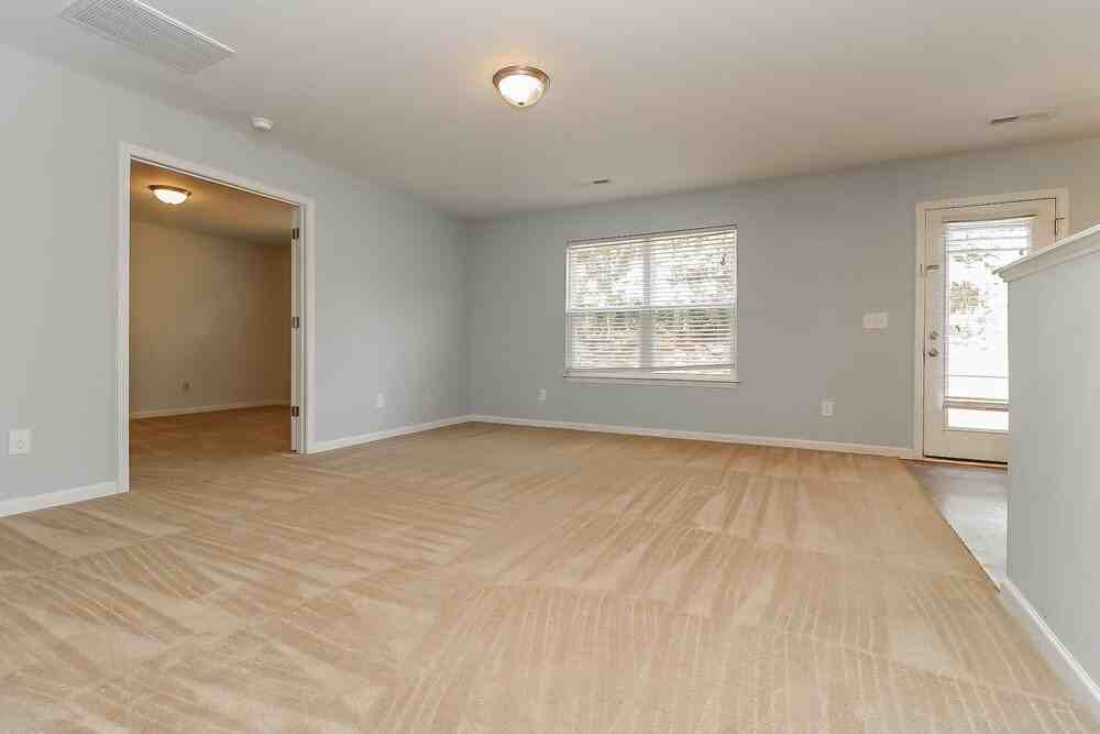 1321 Lowenstein St - Photo 4 of 17