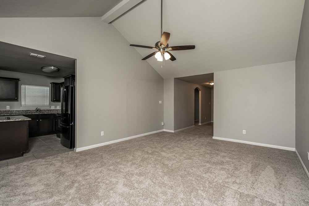 157 Aaron St - Photo 3 of 16