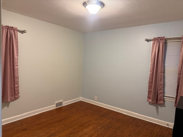 405 South Hine Avenue - Photo 4 of 6