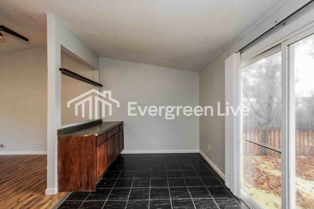 112 N Donar Dr - Photo 6 of 16