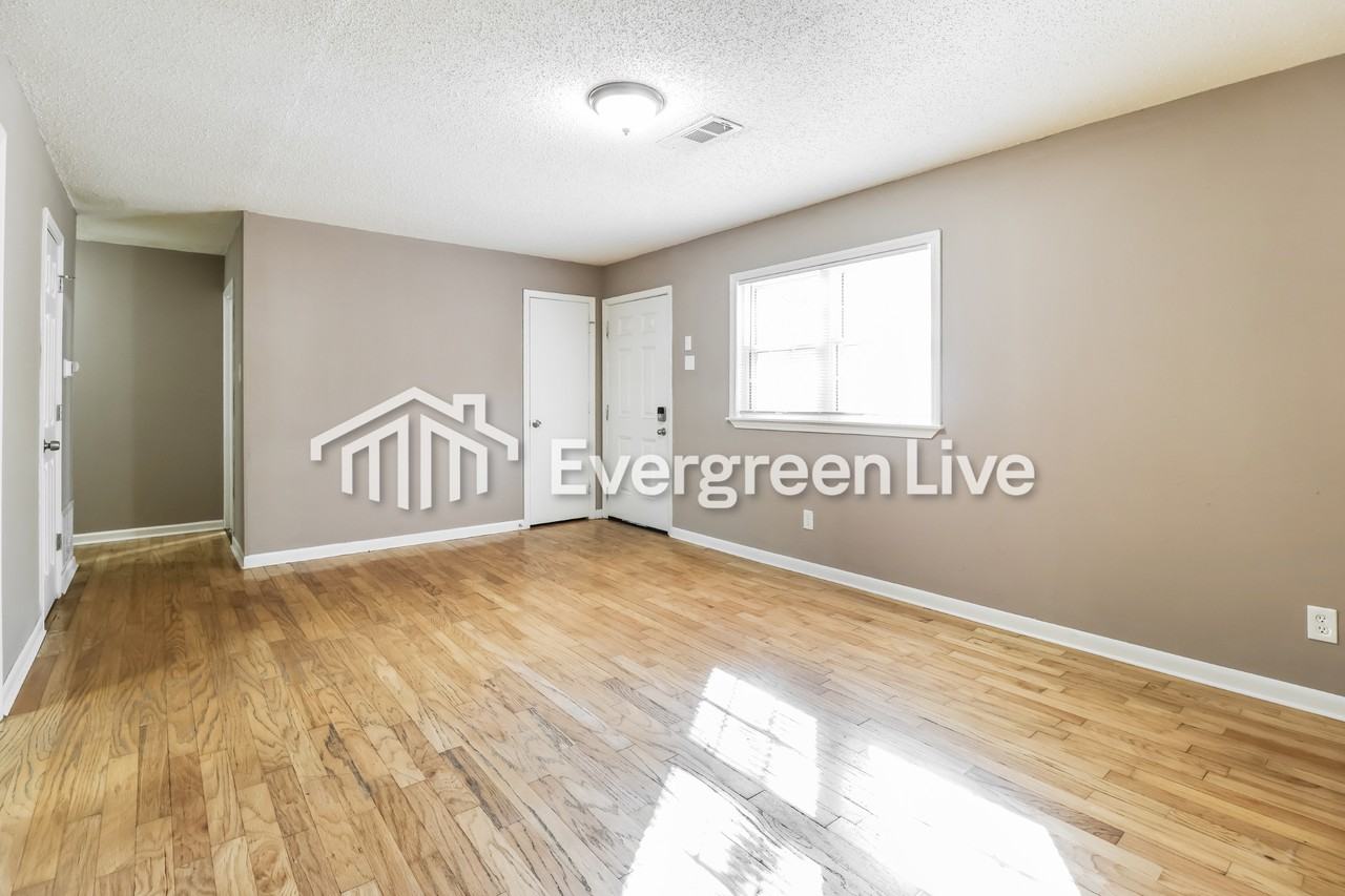 923 Edgehill Dr - Photo 4 of 16