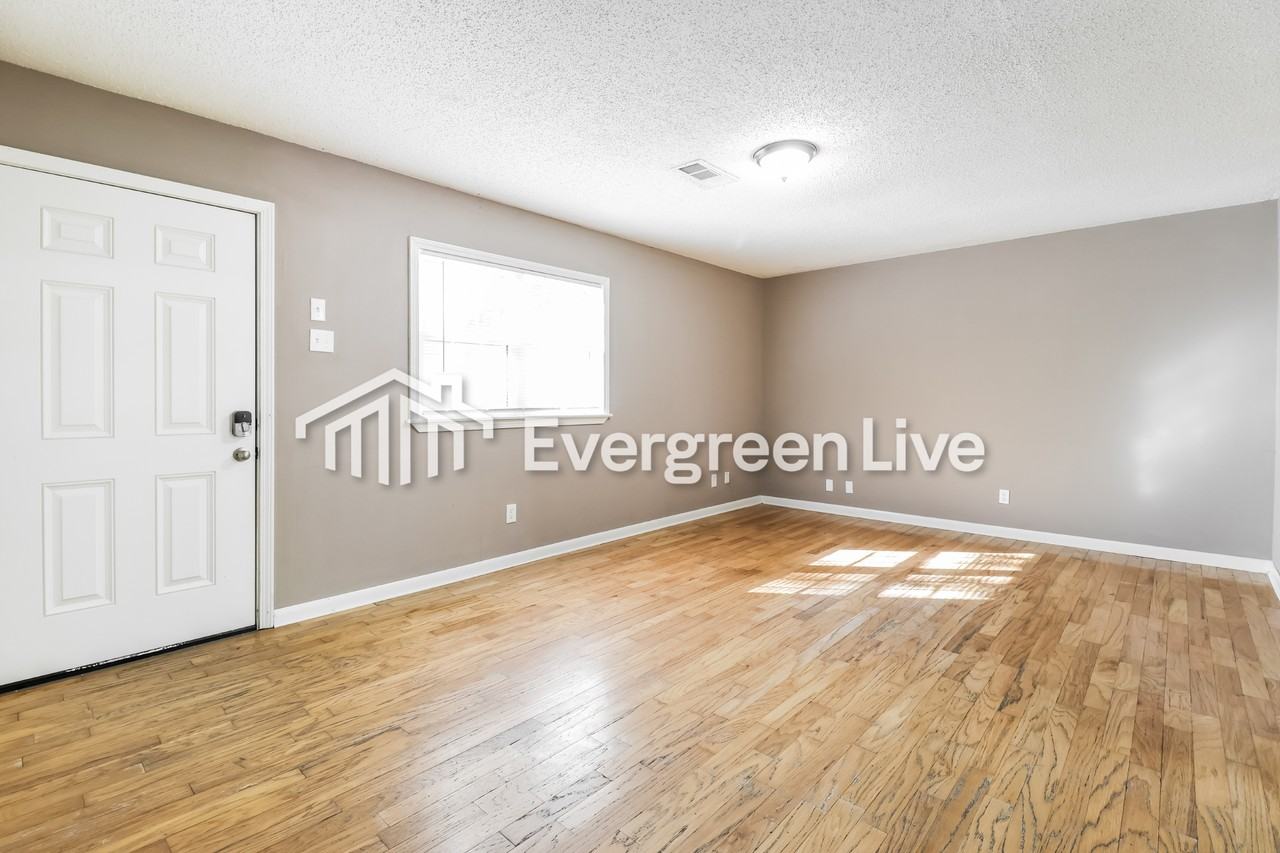 923 Edgehill Dr - Photo 5 of 16