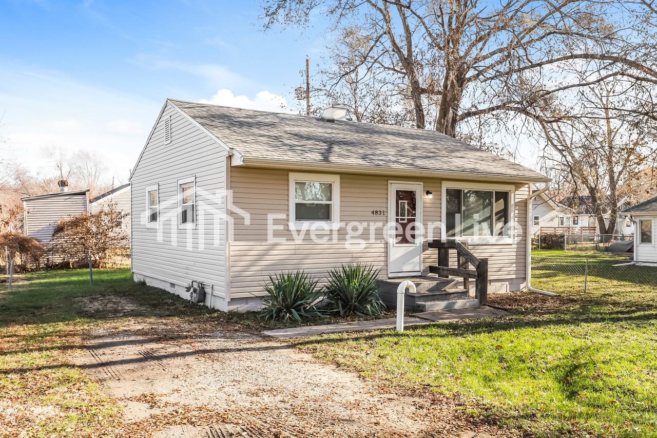 4831 Navajo St - Photo 3 of 16