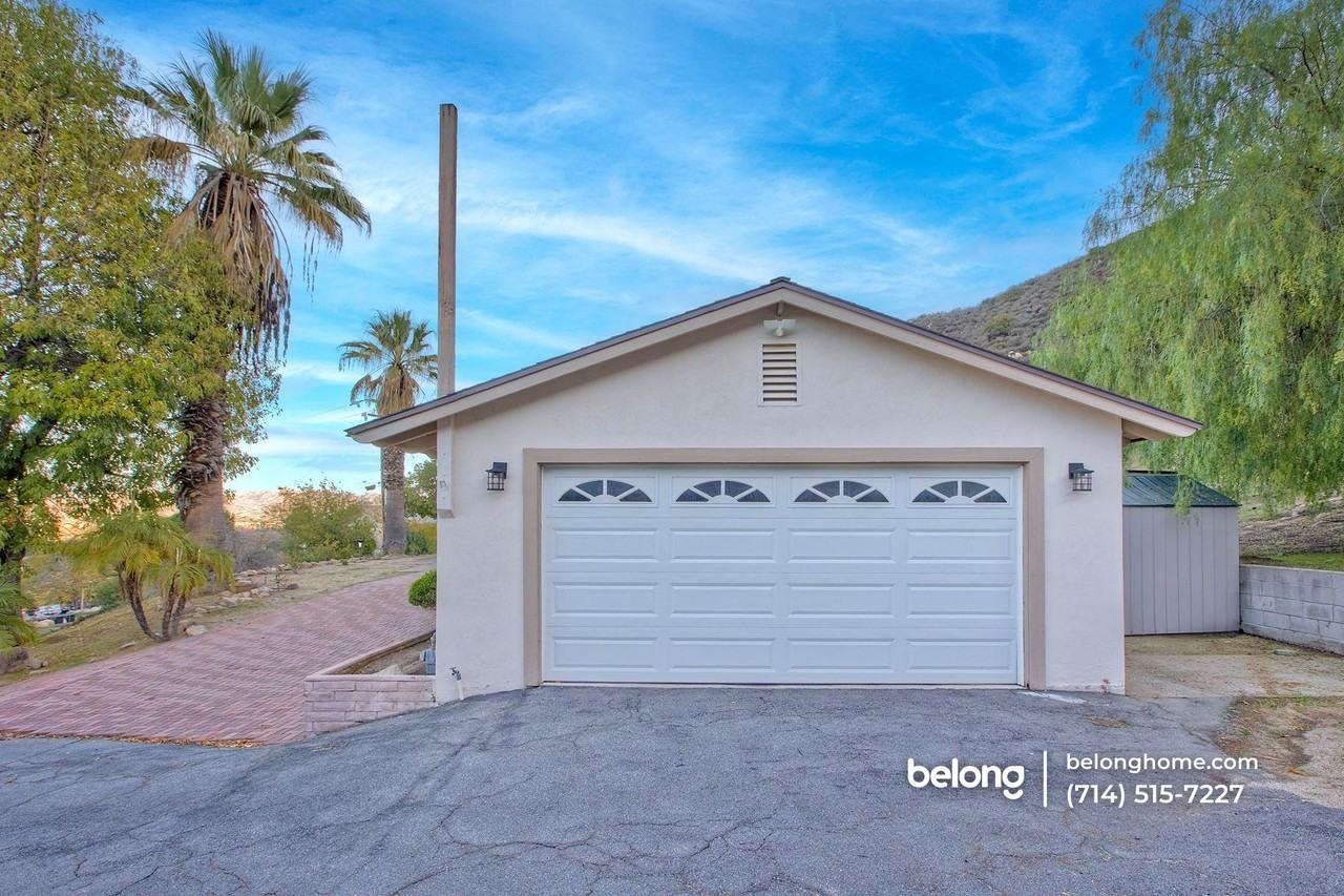 18261 Sanders Dr - Photo 4 of 35