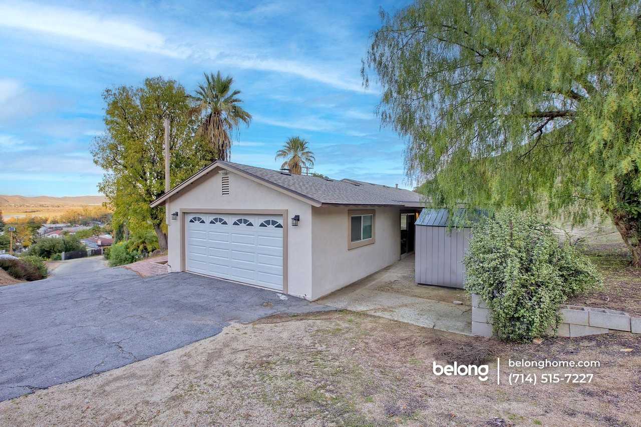 18261 Sanders Dr - Photo 5 of 35