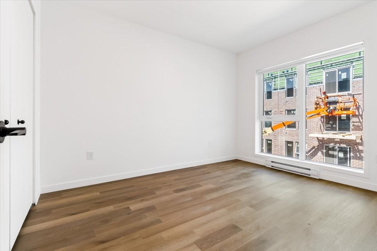 814 2e Avenue #215 - Photo 3 of 19