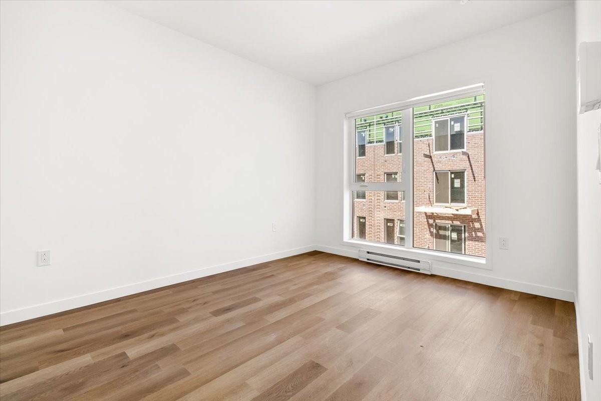 814 2e Avenue #215 - Photo 4 of 19