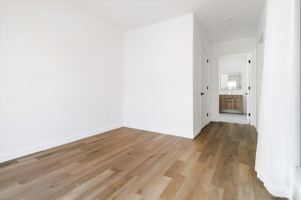 814 2e Avenue #215 - Photo 6 of 19