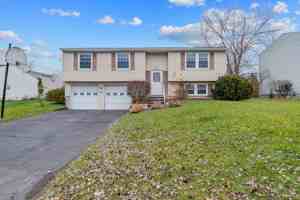 featured image of 4792 Four Seasons Drive