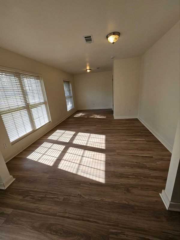 210 Red Oak Street - Photo 3 of 16