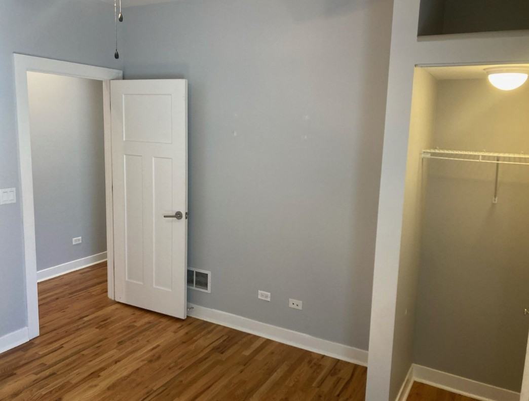 W Montrose Ave & N Winchester Ave - Photo 6 of 13