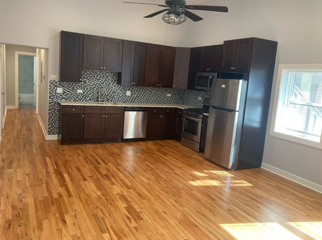 W Montrose Ave & N Winchester Ave - Photo 3 of 13