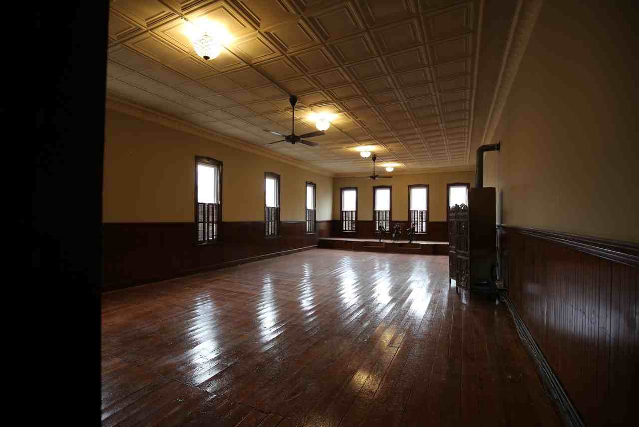 123 North Sale Street