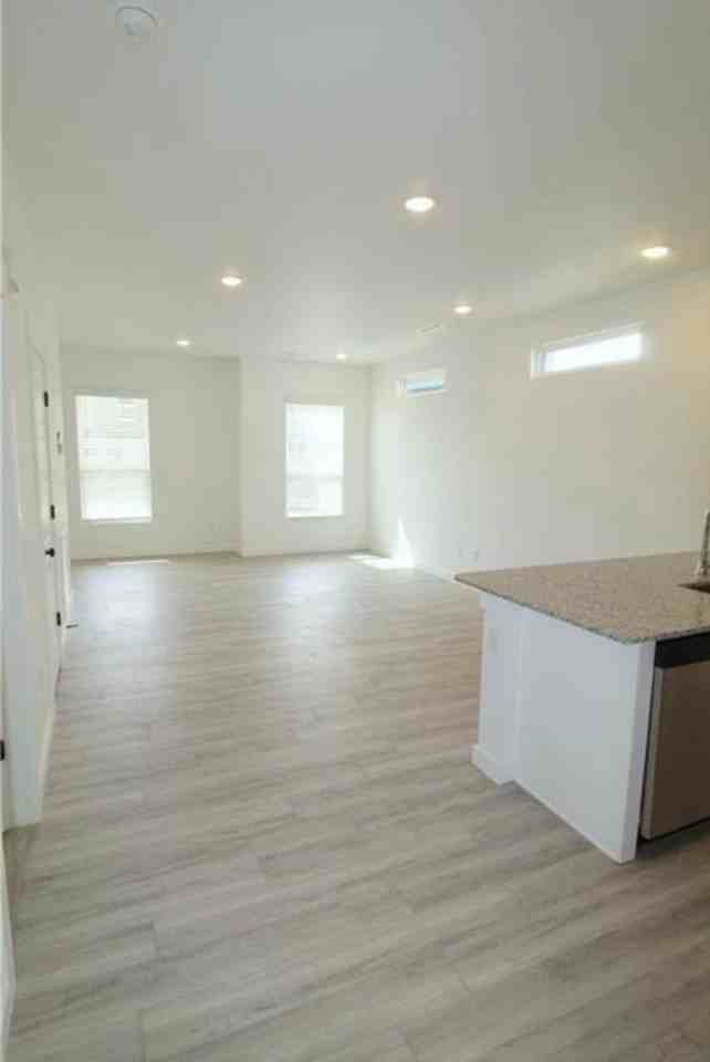 811 811 Arctic Avenue #NA - Photo 5 of 12